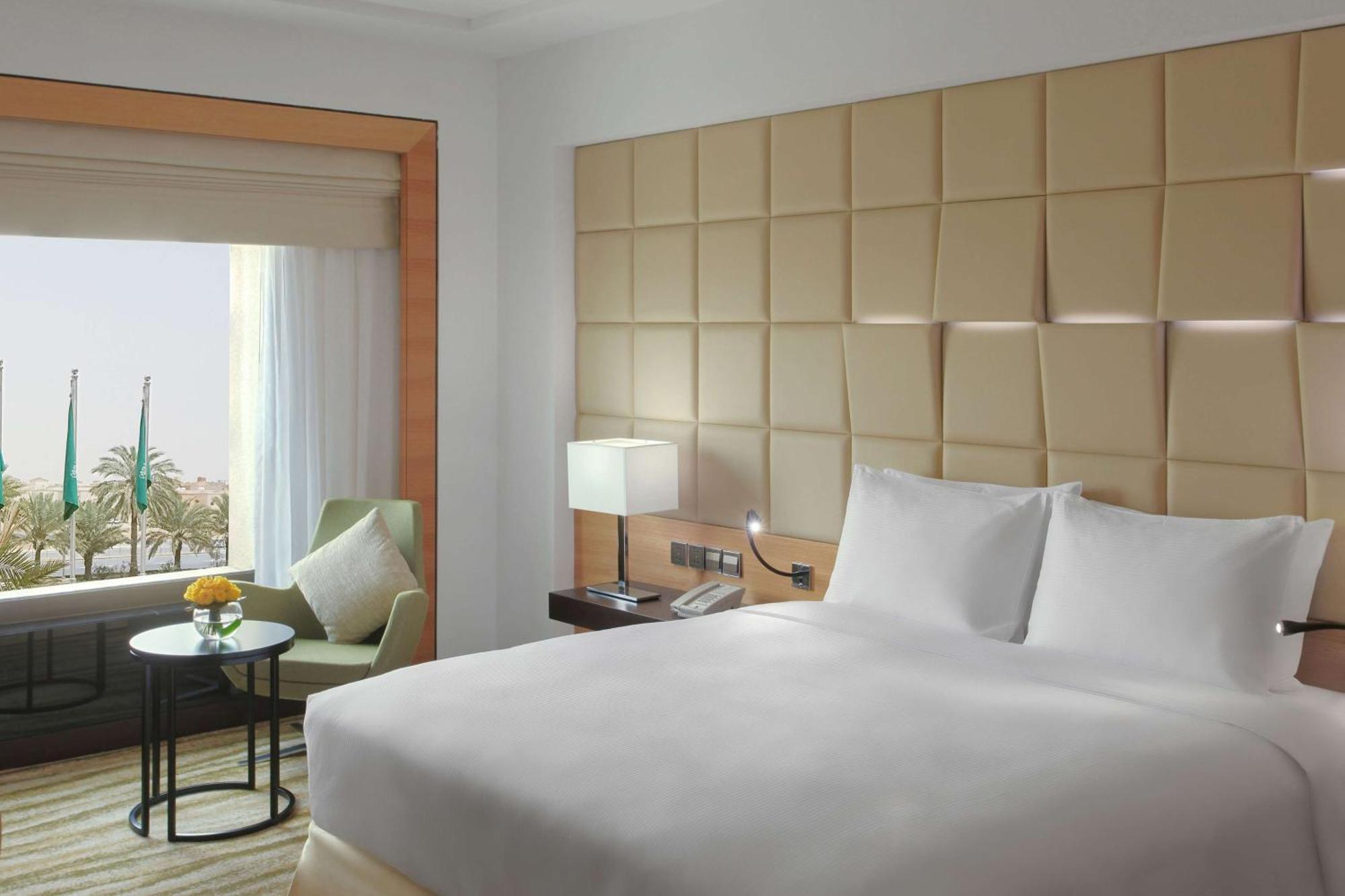 Doubletree By Hilton Hotel Riyadh - Al Muroj Business Gate Exterior photo