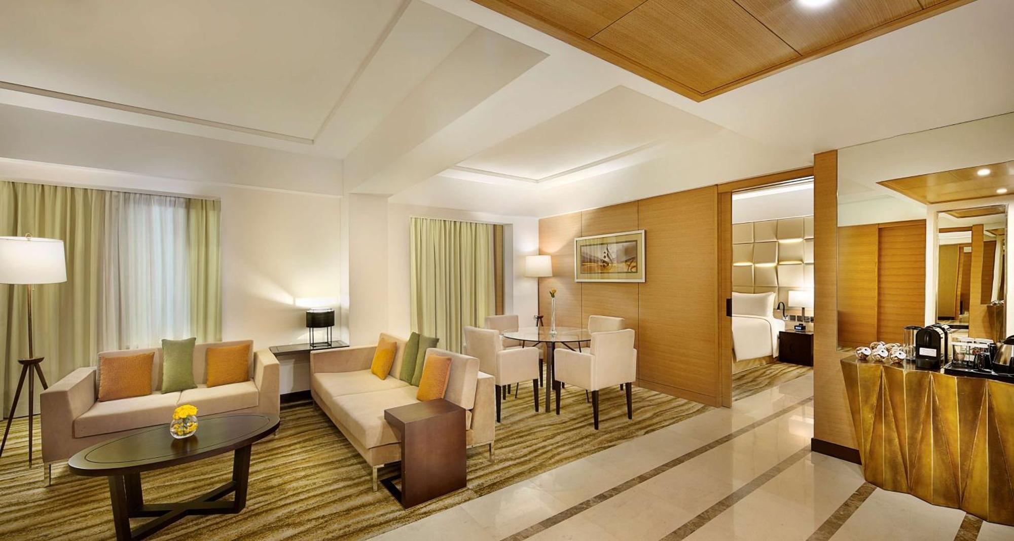 Doubletree By Hilton Hotel Riyadh - Al Muroj Business Gate Exterior photo