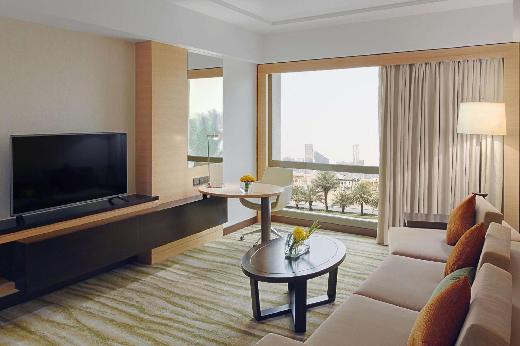 Doubletree By Hilton Hotel Riyadh - Al Muroj Business Gate Exterior photo
