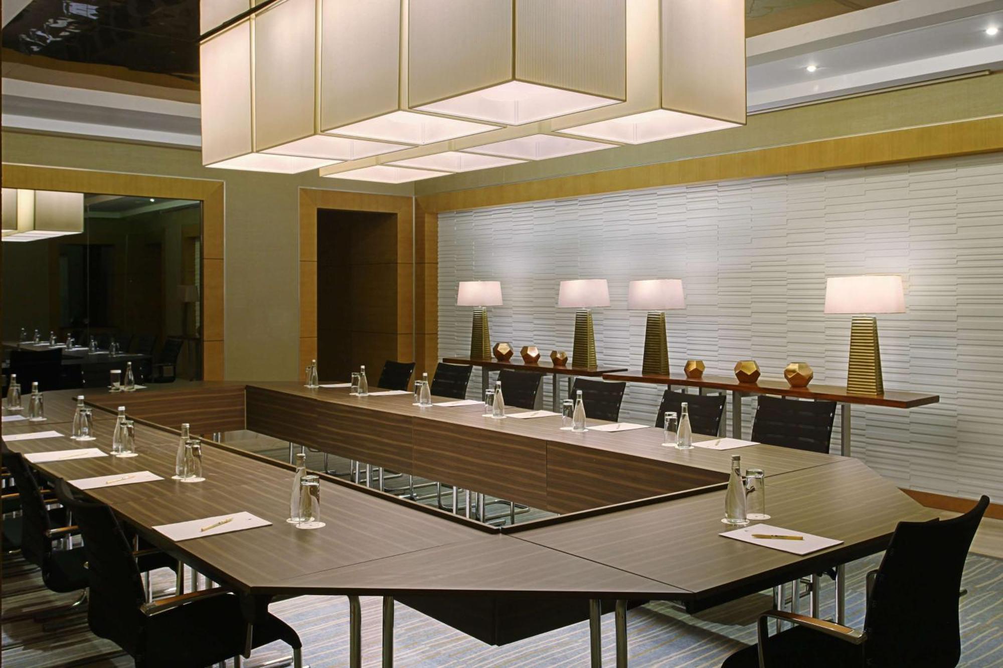 Doubletree By Hilton Hotel Riyadh - Al Muroj Business Gate Exterior photo