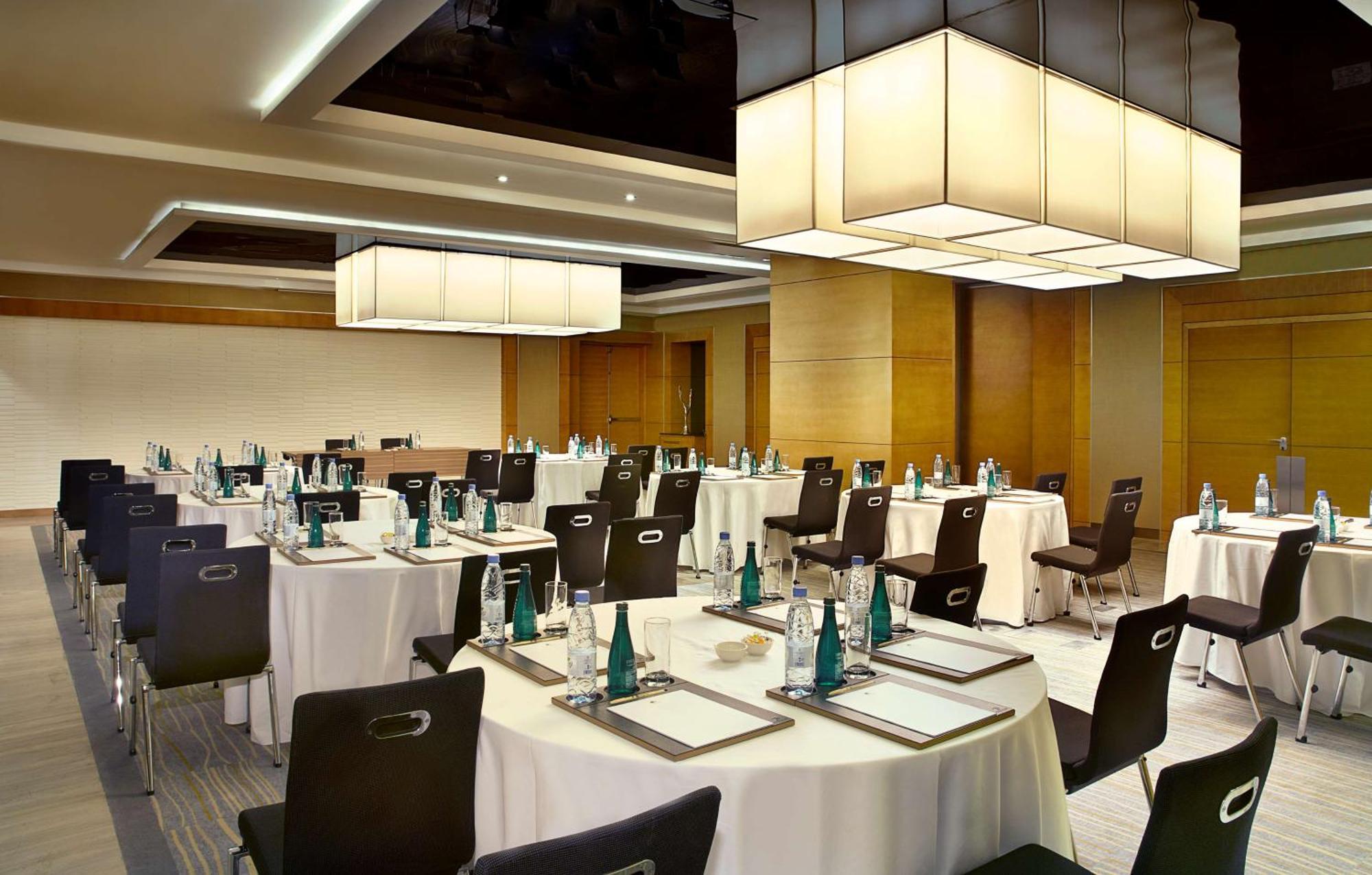 Doubletree By Hilton Hotel Riyadh - Al Muroj Business Gate Exterior photo