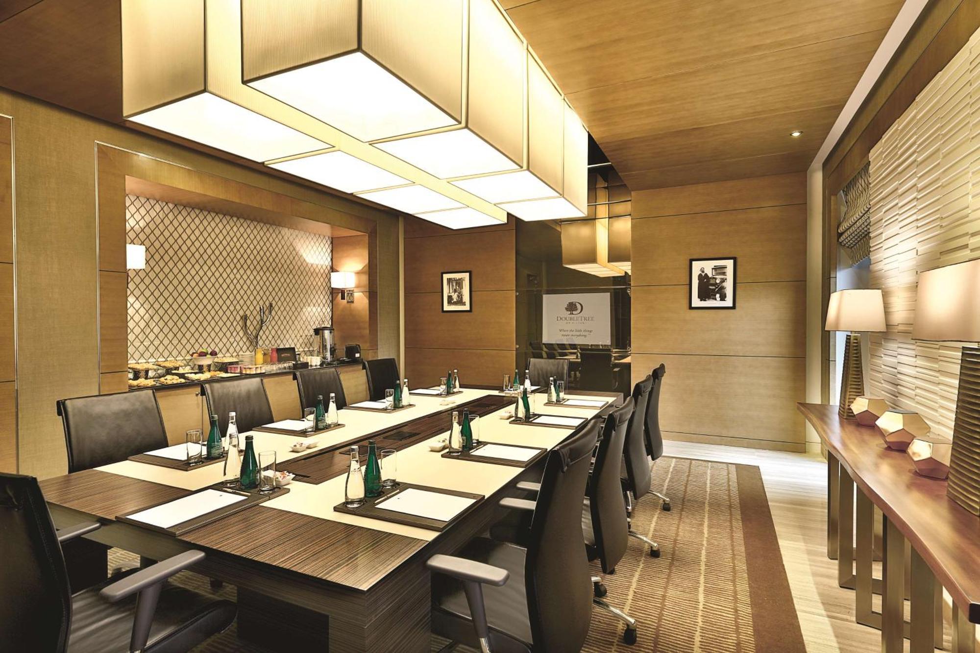 Doubletree By Hilton Hotel Riyadh - Al Muroj Business Gate Exterior photo