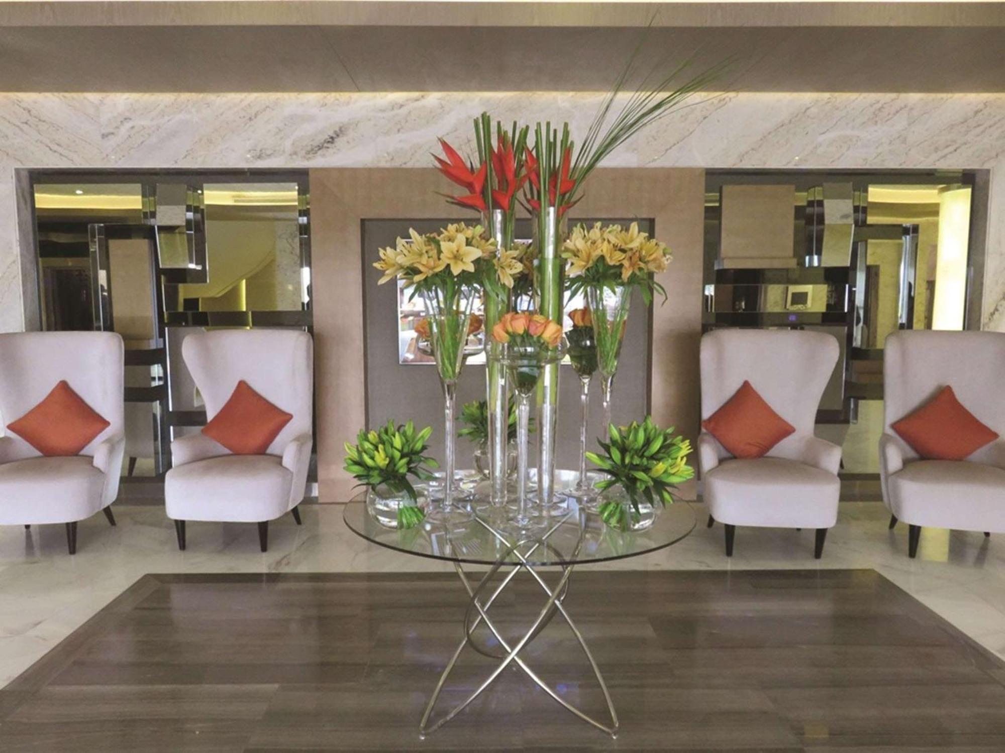 Doubletree By Hilton Hotel Riyadh - Al Muroj Business Gate Exterior photo