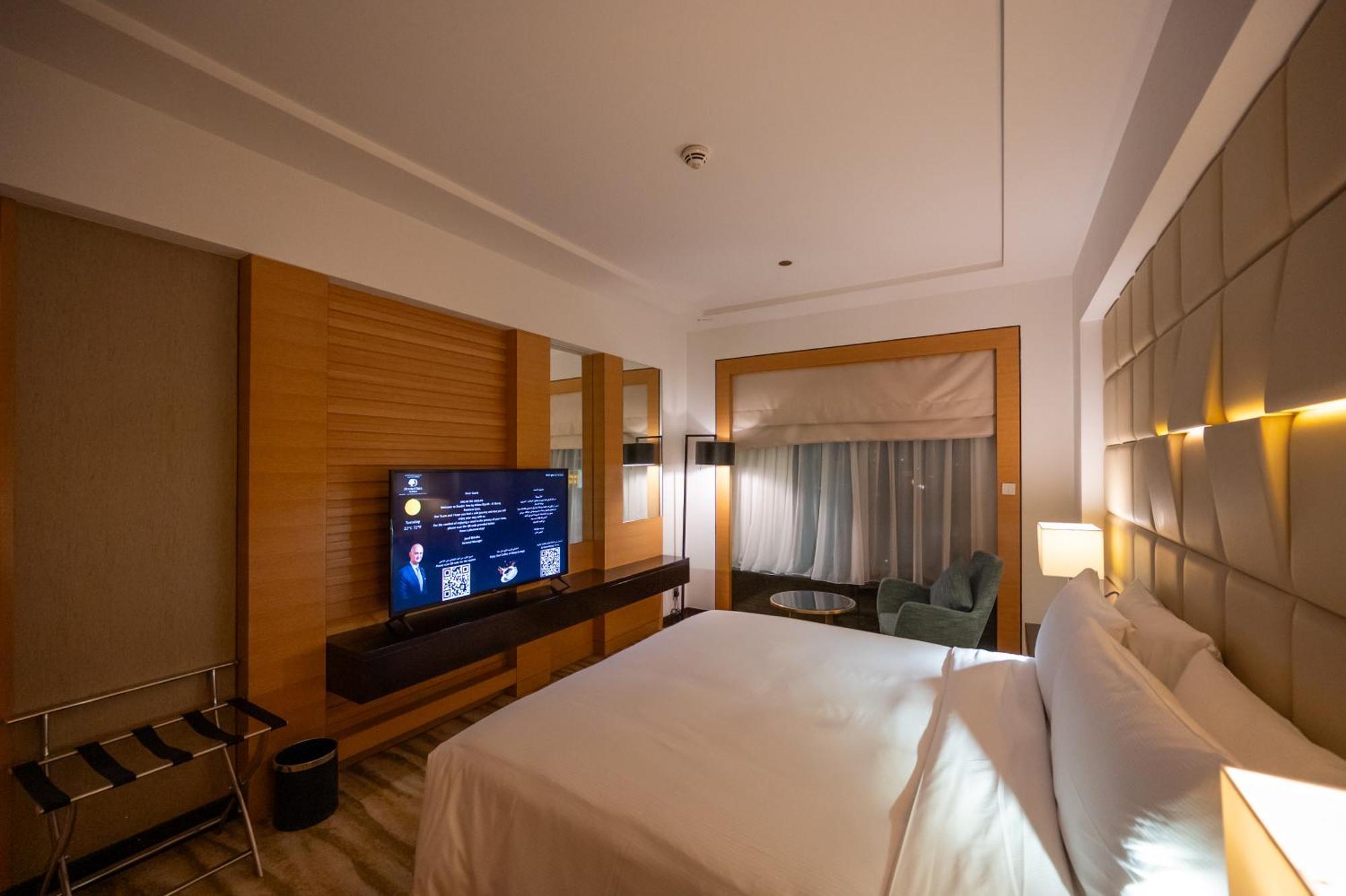 Doubletree By Hilton Hotel Riyadh - Al Muroj Business Gate Exterior photo