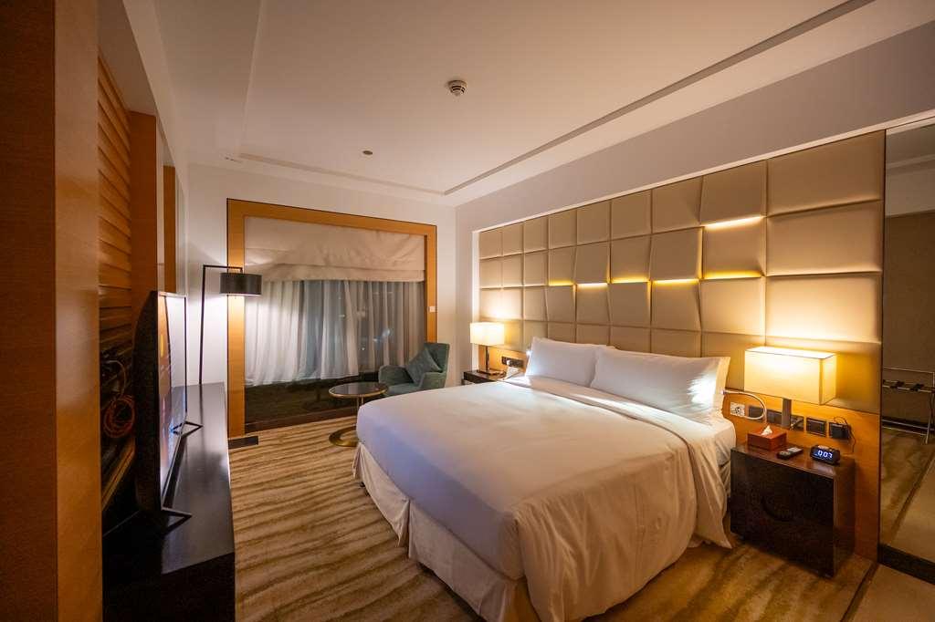 Doubletree By Hilton Hotel Riyadh - Al Muroj Business Gate Room photo