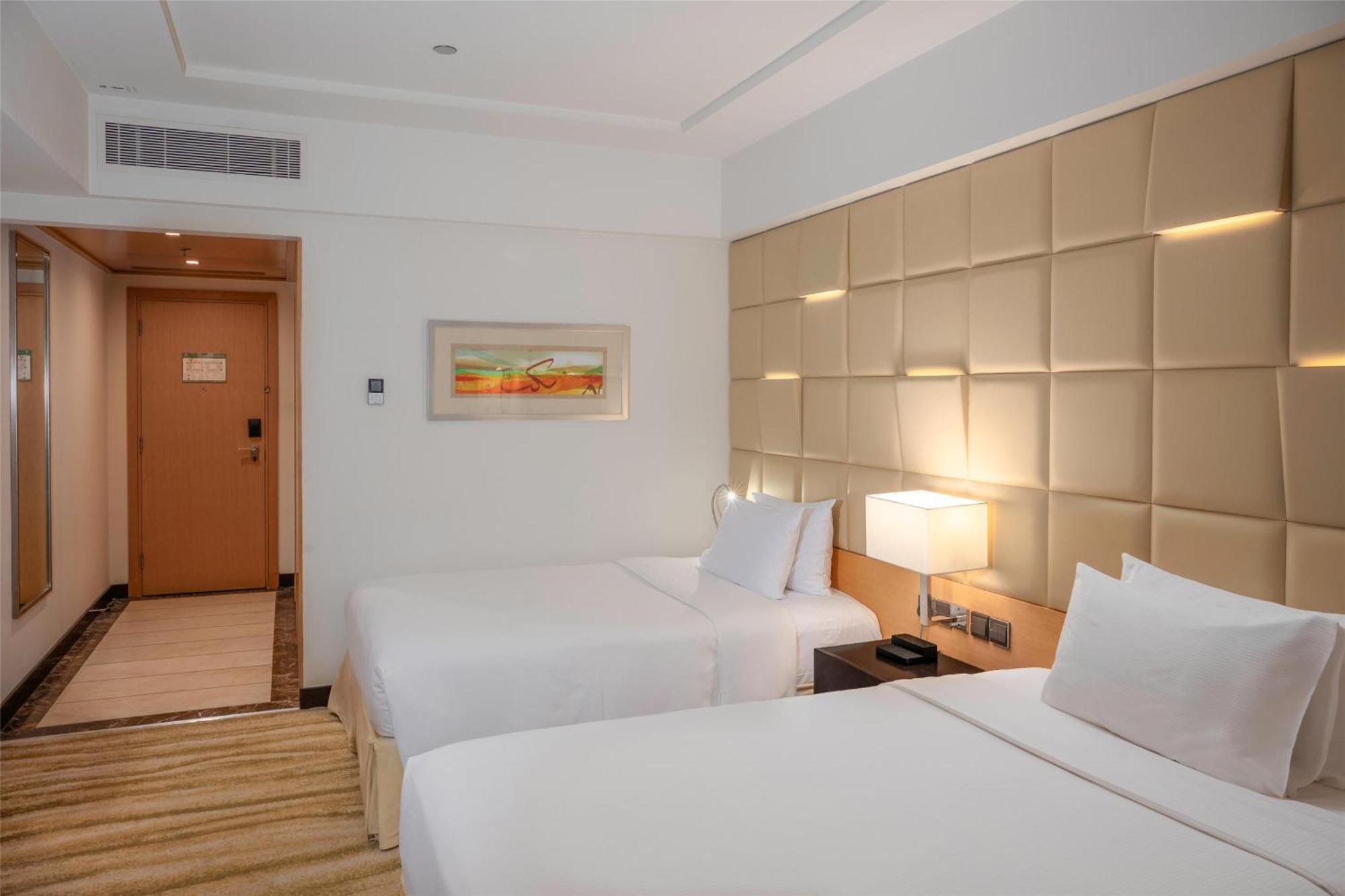 Doubletree By Hilton Hotel Riyadh - Al Muroj Business Gate Exterior photo