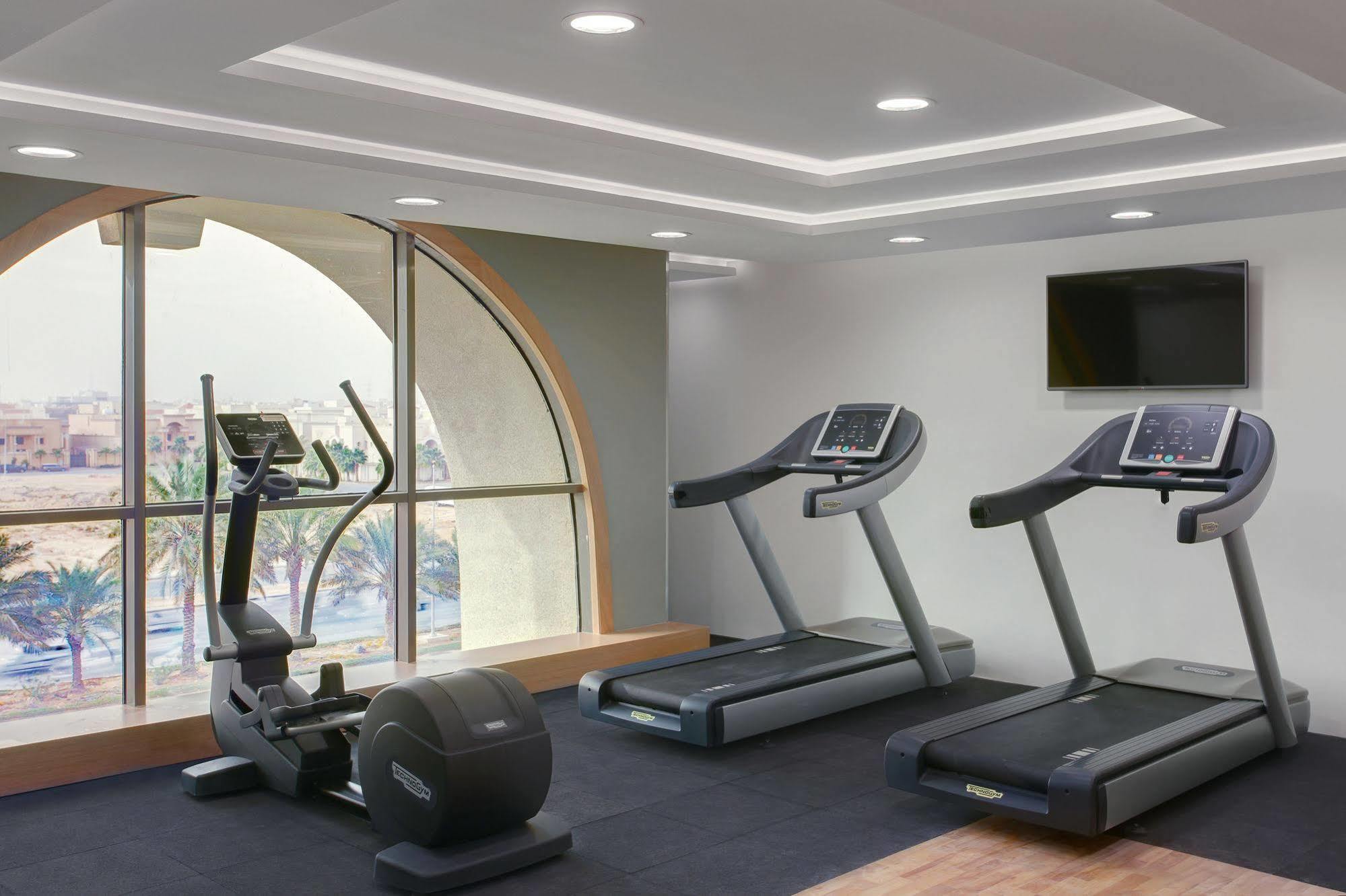 Doubletree By Hilton Hotel Riyadh - Al Muroj Business Gate Exterior photo